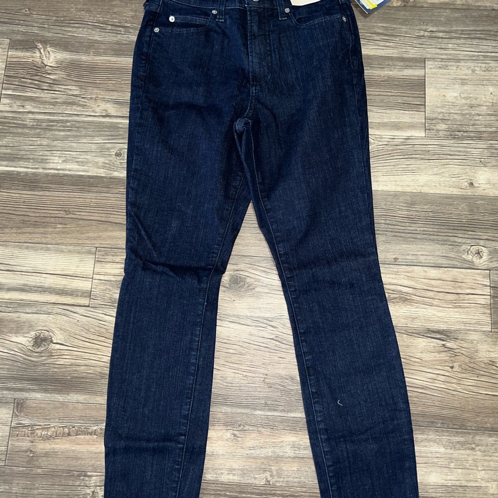 New Universal Threads High Rise Skinny Jeans in a Size 8.